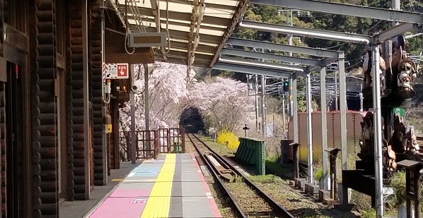 トロッコ亀岡駅ホーム